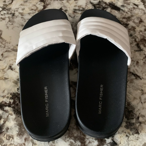 NEW Marc Fisher White Slides - Picture 5 of 9